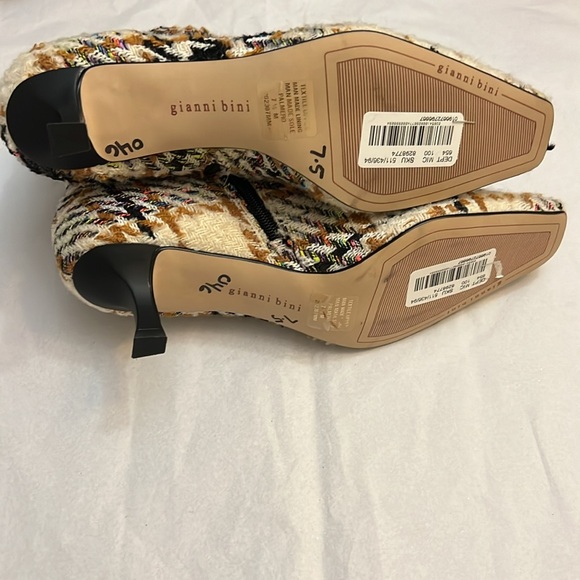 Gianni Bini Palmero Flannel Plaid Snip Toe Kitten Heel Booties - Picture 10 of 10